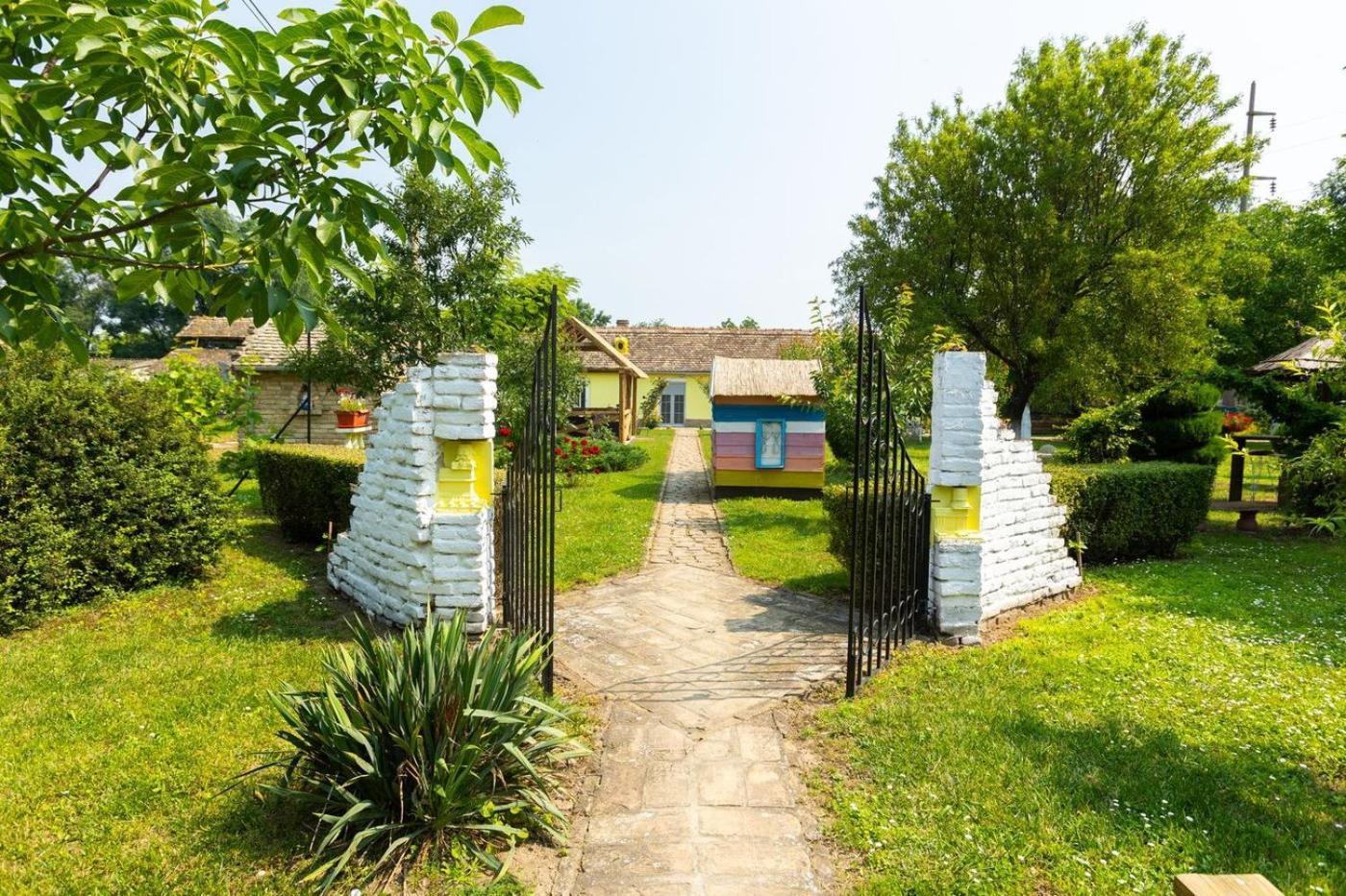Salas Vujic Becej Exterior photo